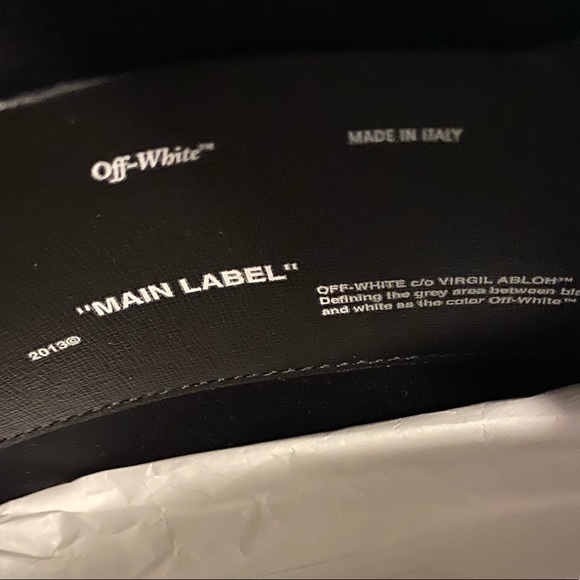 OFF WHITE SCULPTURE CAMERA PURSE - Picture 3 of 7